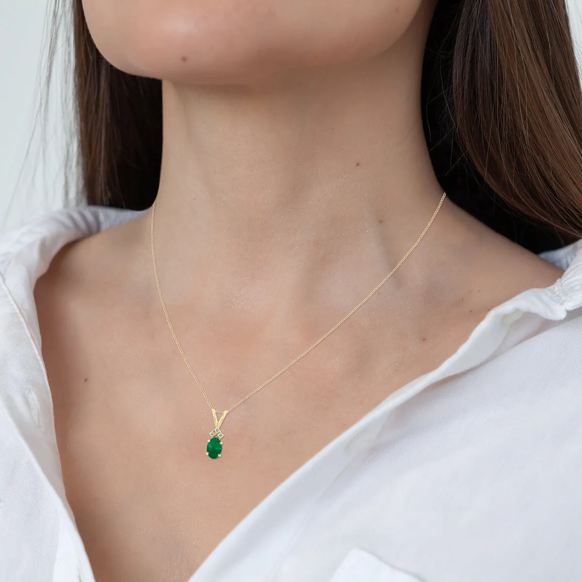 14K Yellow Gold 6X4Mm Oval Emerald And Three Stone Diamond Pendant