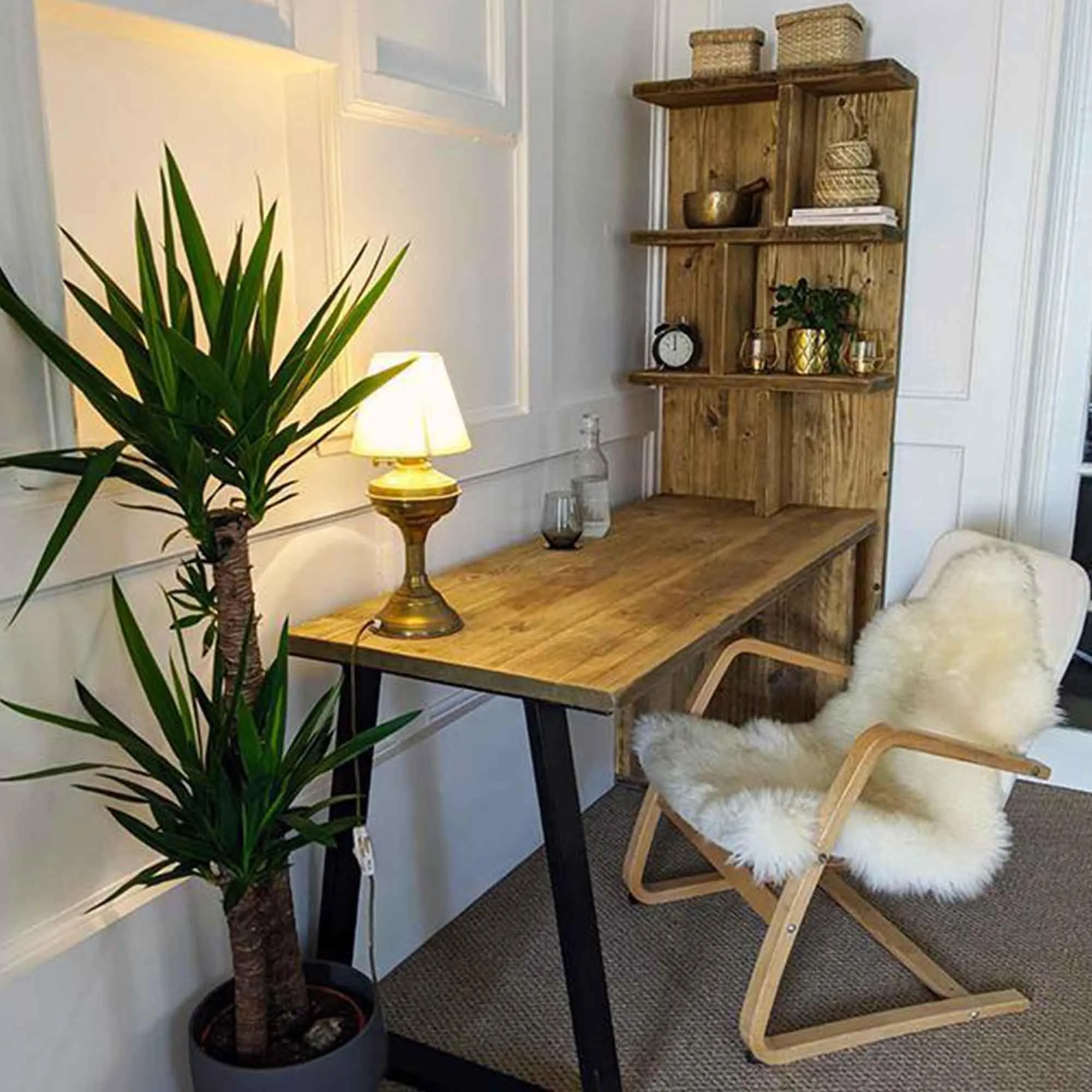 BIGSBY: Desk With Integrated Bookshelf