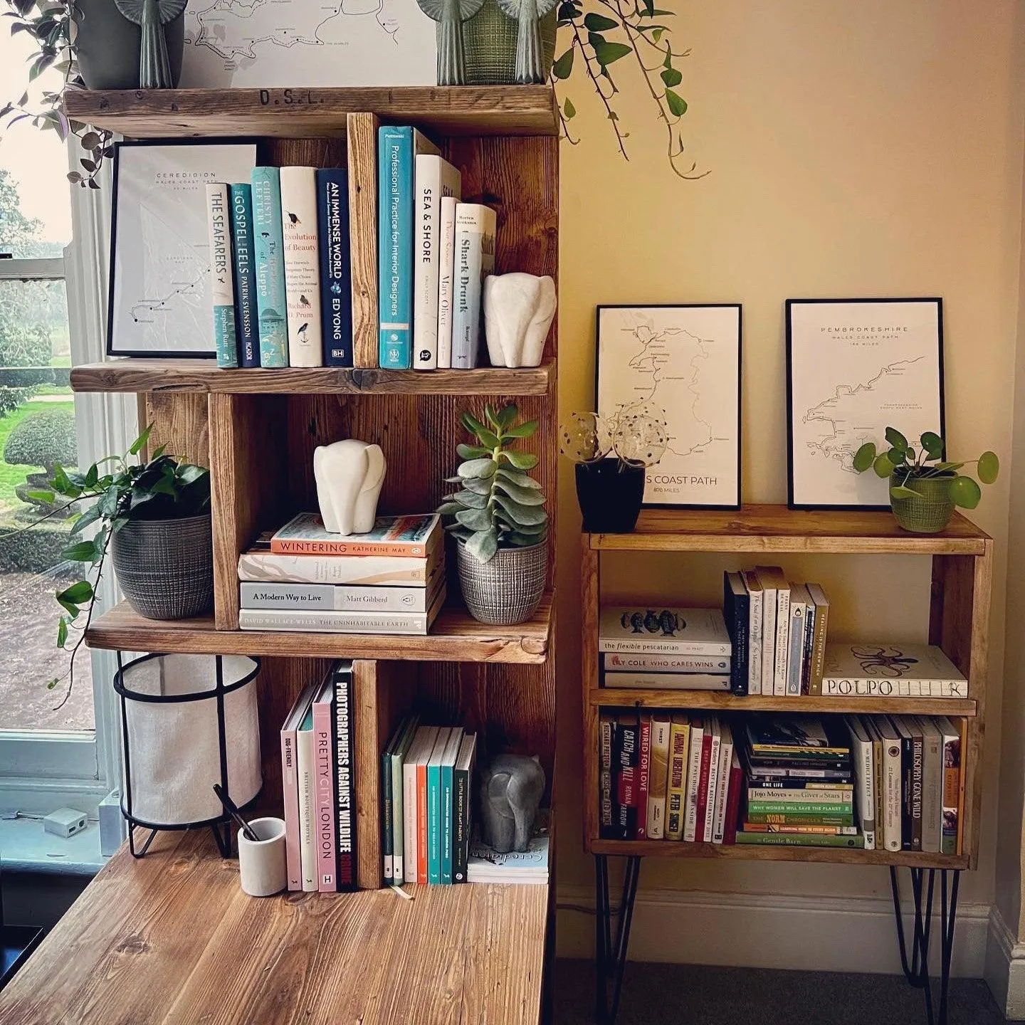 BIGSBY: Desk With Integrated Bookshelf