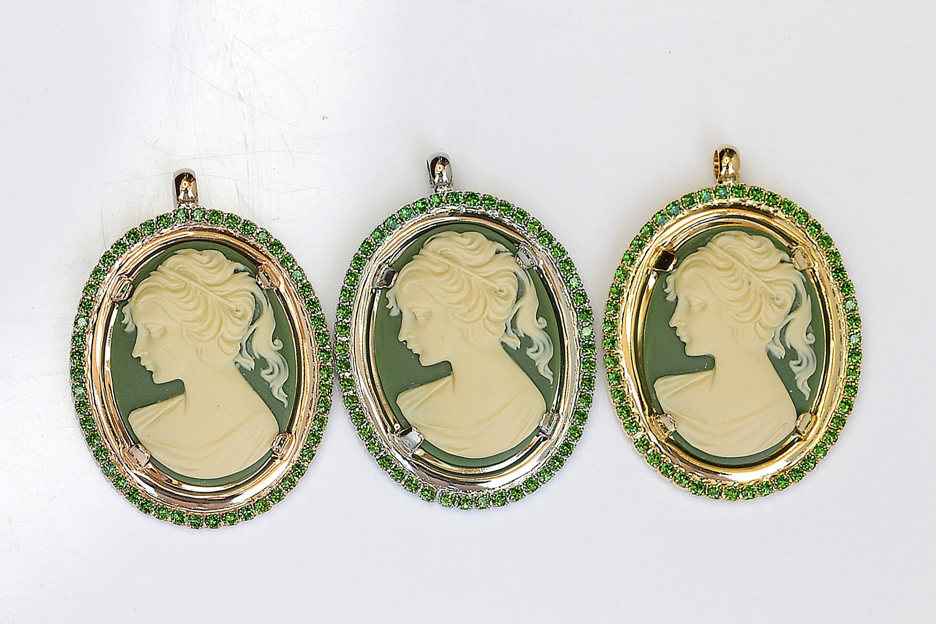 EMERALD CAMEO NECKLACE