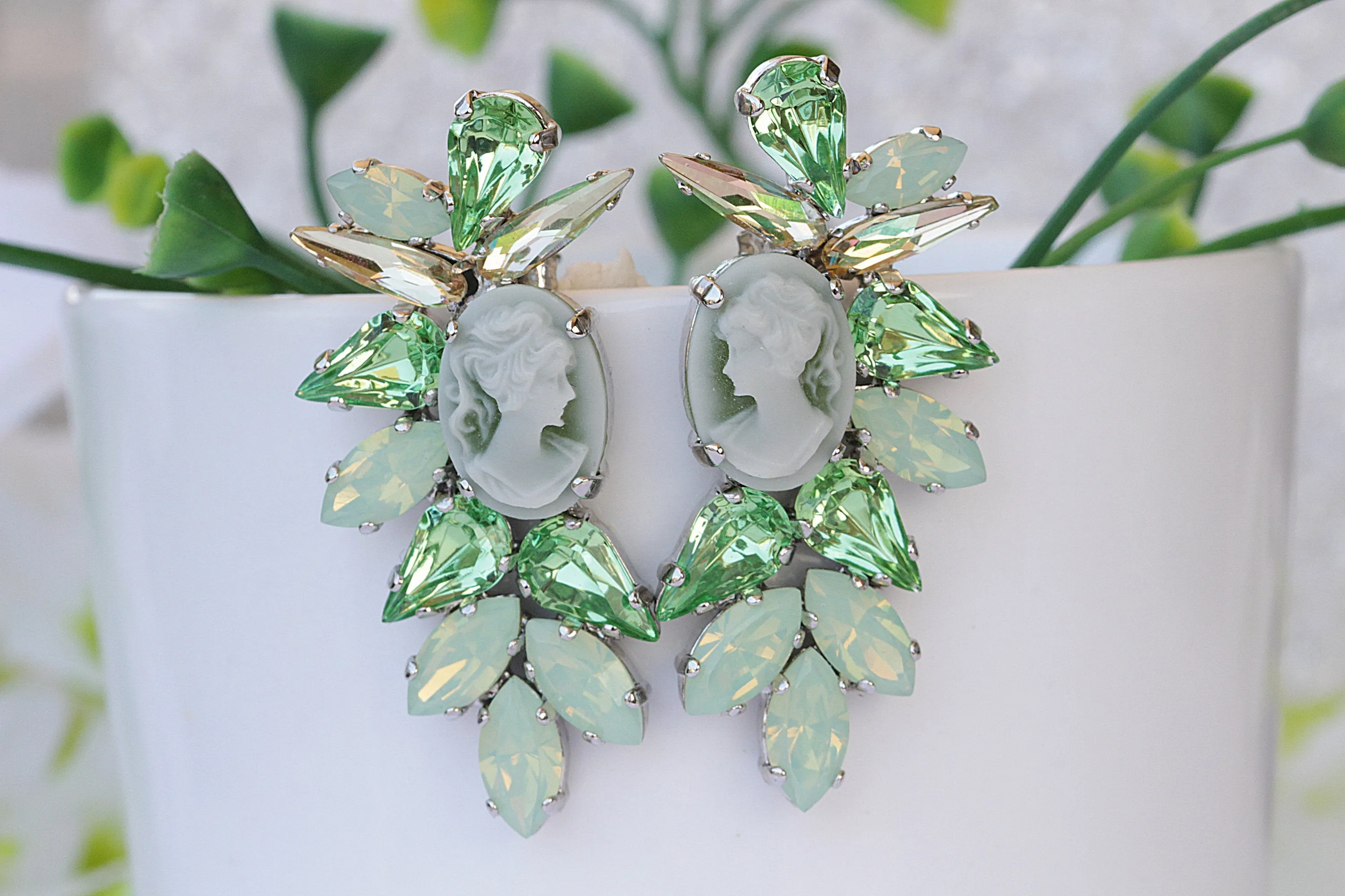 EMERALD CAMEO NECKLACE