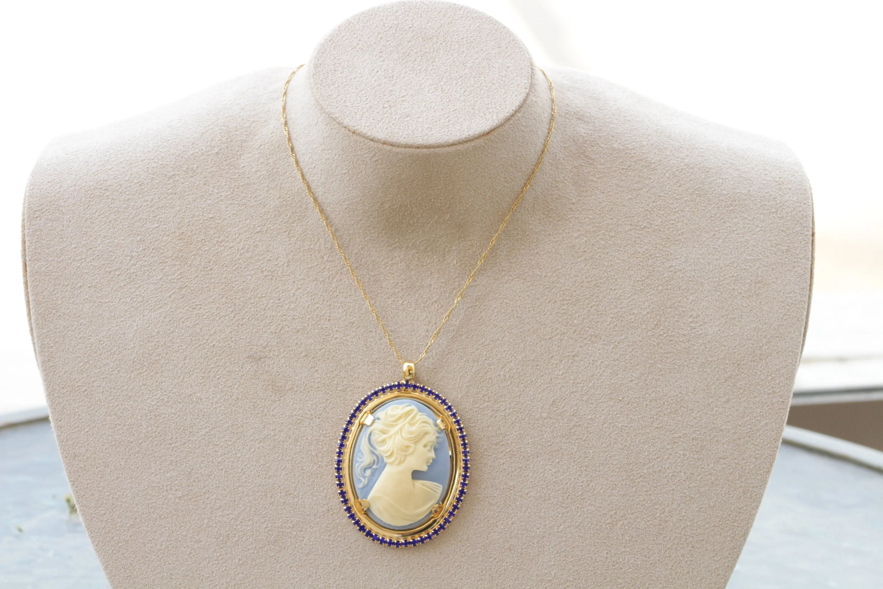 EMERALD CAMEO NECKLACE