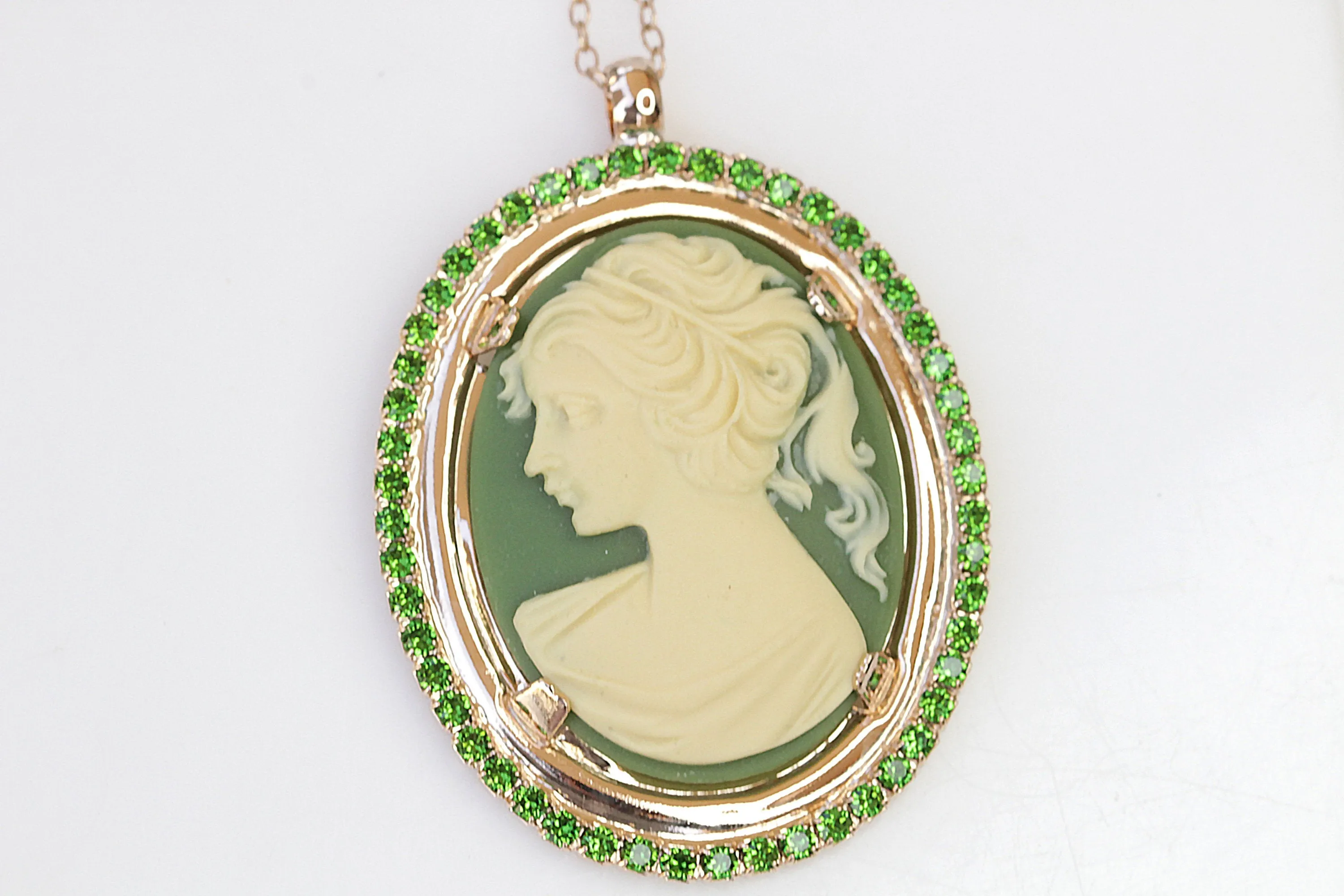 EMERALD CAMEO NECKLACE