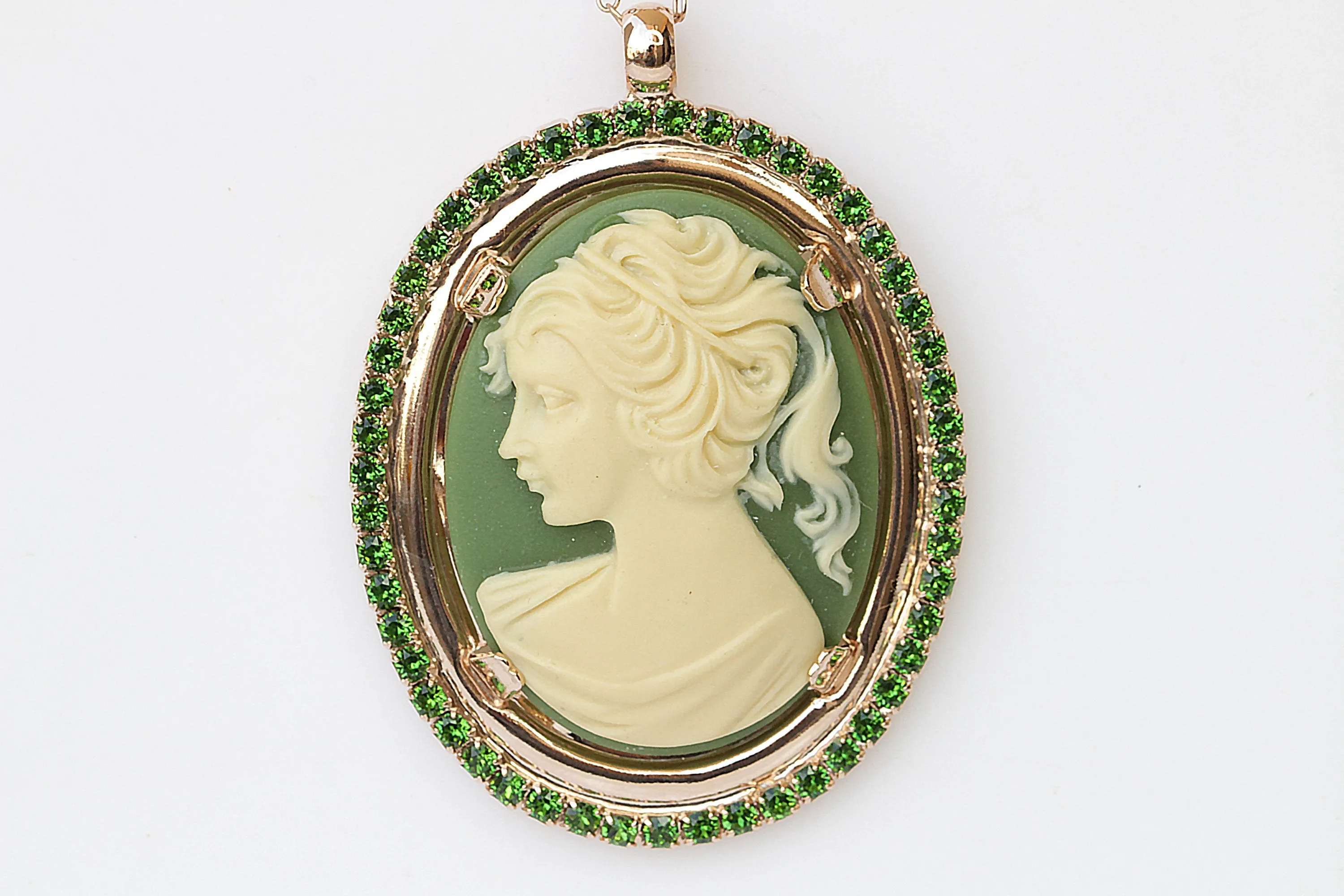 EMERALD CAMEO NECKLACE