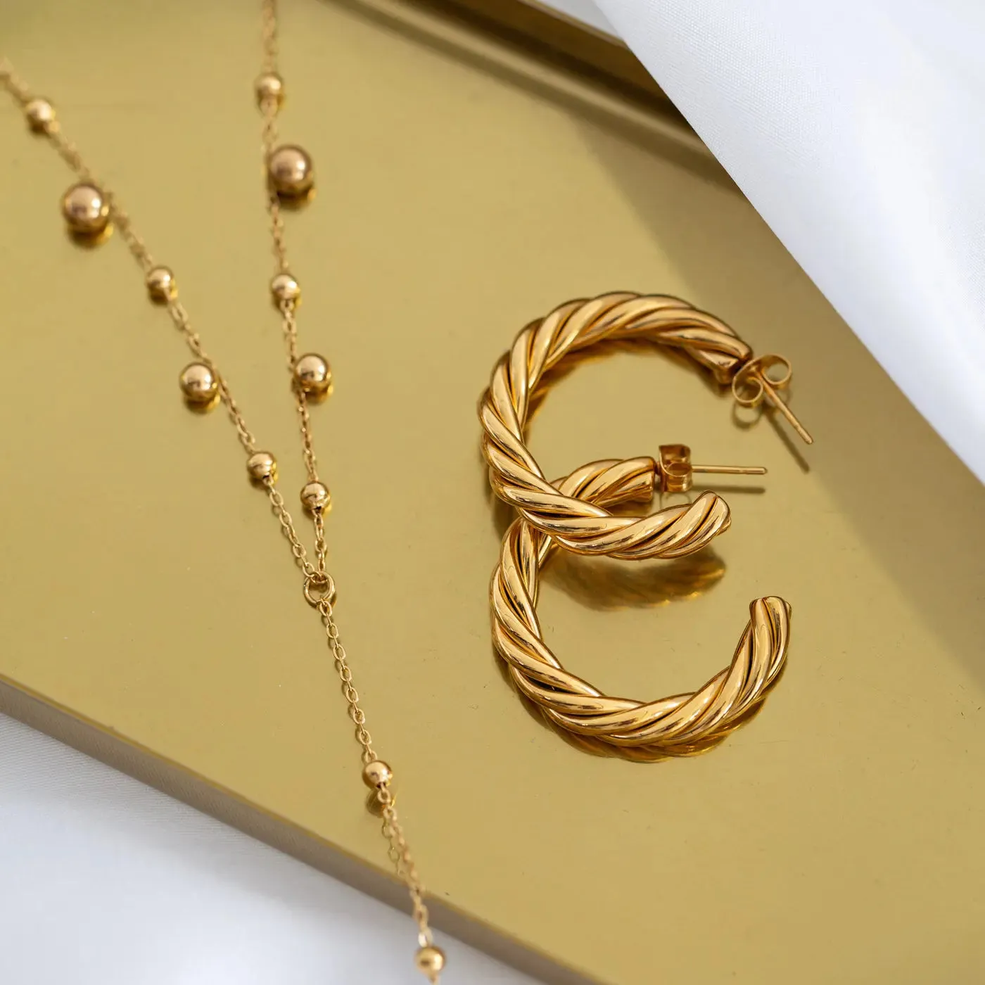 Klara - Lariat Necklace with Gold Dots Stainless Steel