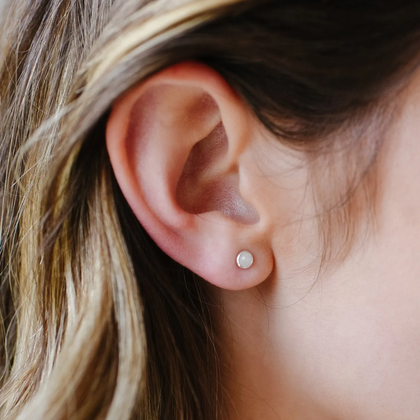 TINY PROTECT STUD EARRINGS - RAINBOW MOONSTONE & SILVER