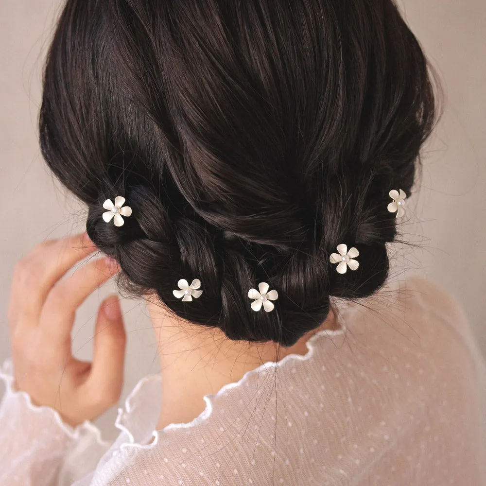 White Flower Twist Hairpin Set